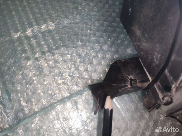 Фара левая на Митсубиши Паджеро 4