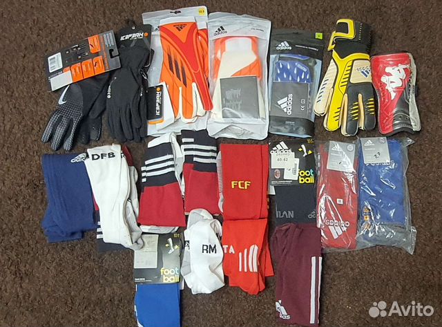 Гетры и перчатки футбольные