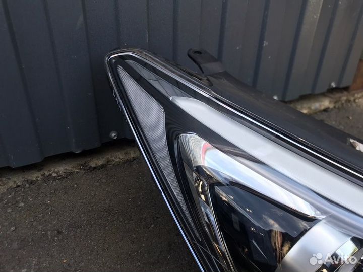 Фара ксеноновая передняя правая Hyundai Santa Fe