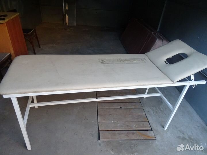 Массажный стол