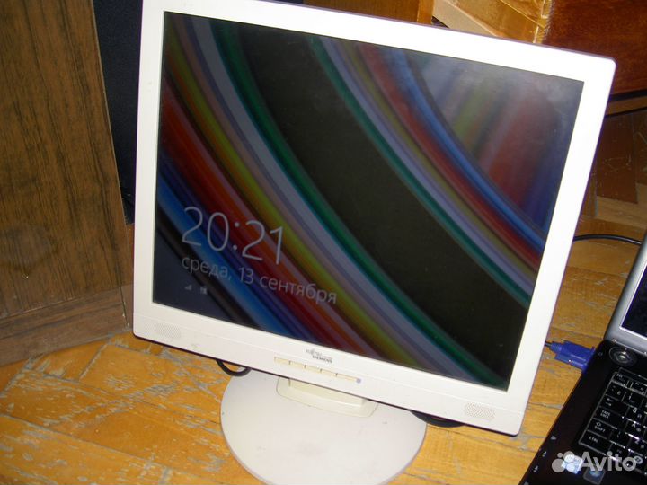Монитор Fujitsu Siemens L7ZA