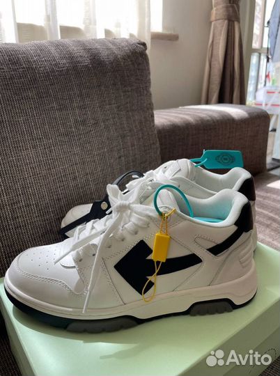 Off white out of office (оригинал)