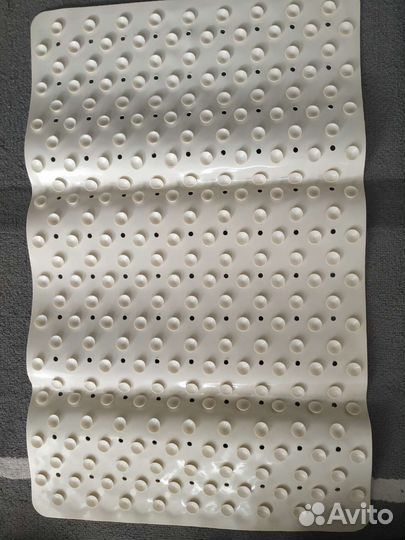 Коврик для ванной на присосках