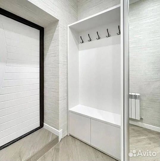 Зеркальный шкаф купе в прихожую под зака