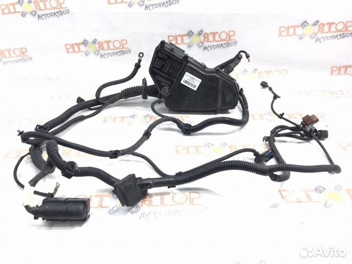 Блок предохранителей под капотом Porsche Cayenne