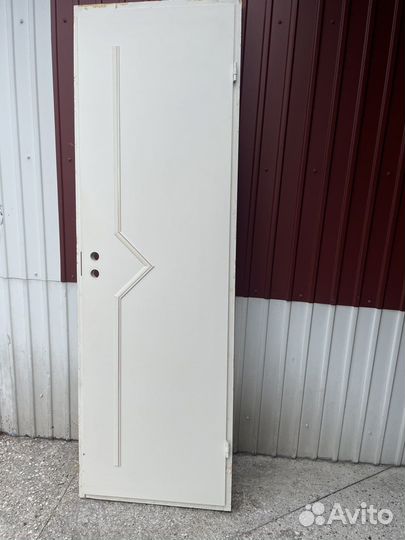 Дверь деревянная с коробкой