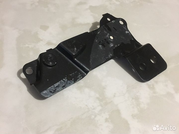 Кронштейн датчика подушки безопасн. KA -DodgeNitro