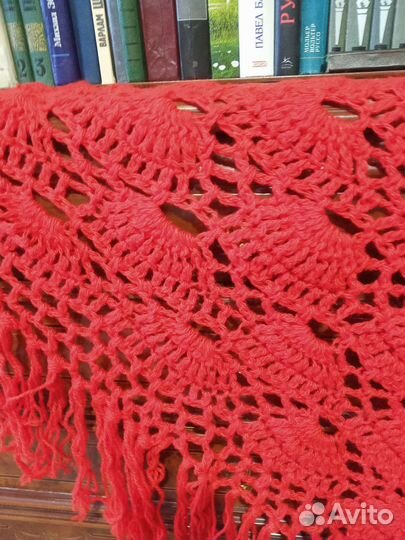 Шали ручной работы. Красная и белая