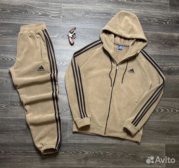 Спортивный костюм adidas