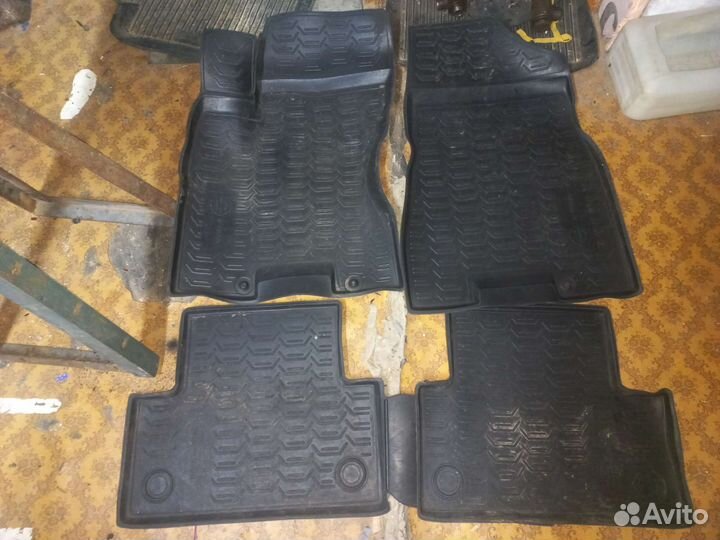 Автомобильные коврики резиновые