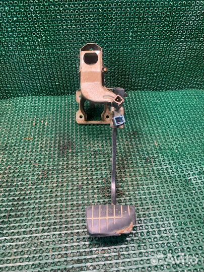 Педаль тормоза Nissan Prairie PNM11 SR20(DE) 1997