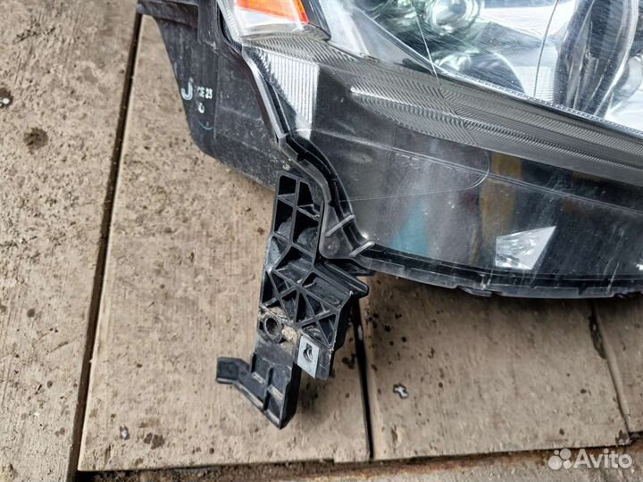 Фара правая Nissan Fuga