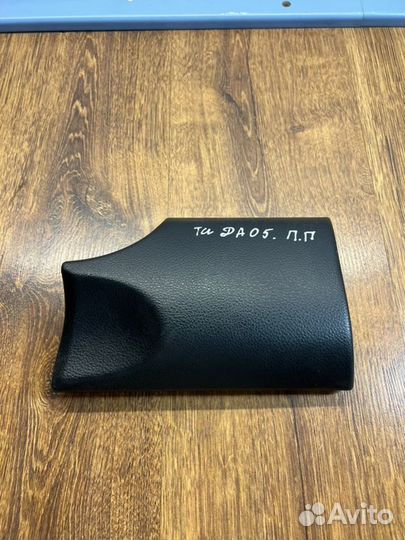 Накладка в салоне передняя правая Nissan Tiida С11