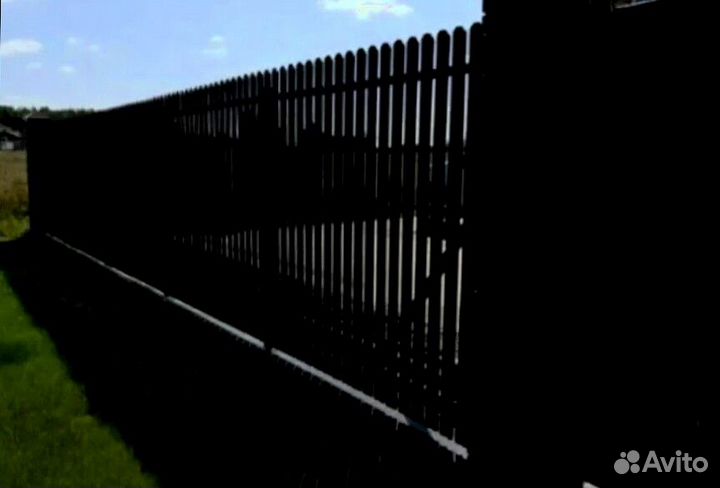 Забор из евроштакетника за 1 день быстро