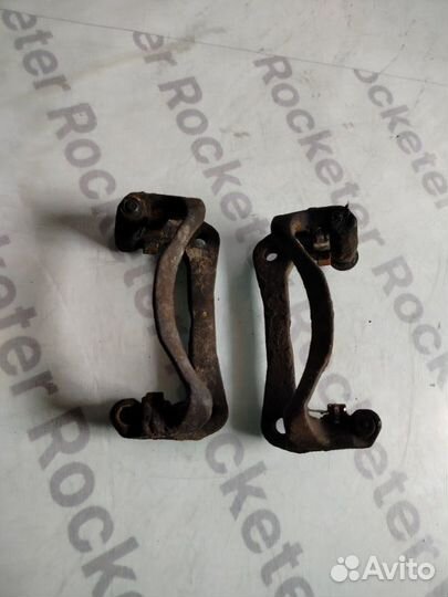 Скоба суппорта передняя Mitsubishi Mirage 4G