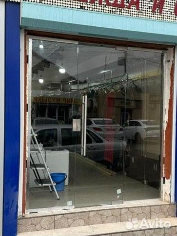 Безрамное остекление коммерческих объектов