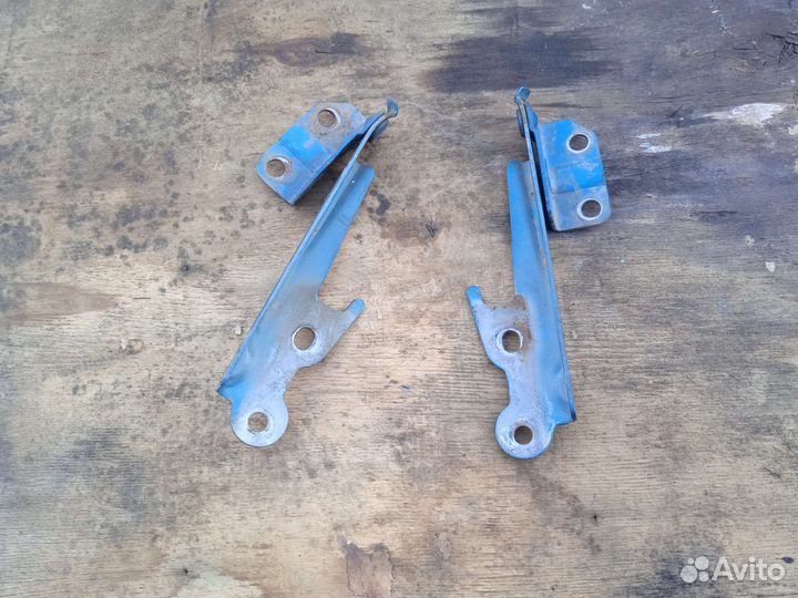 Петля капота Kia Sephia 1