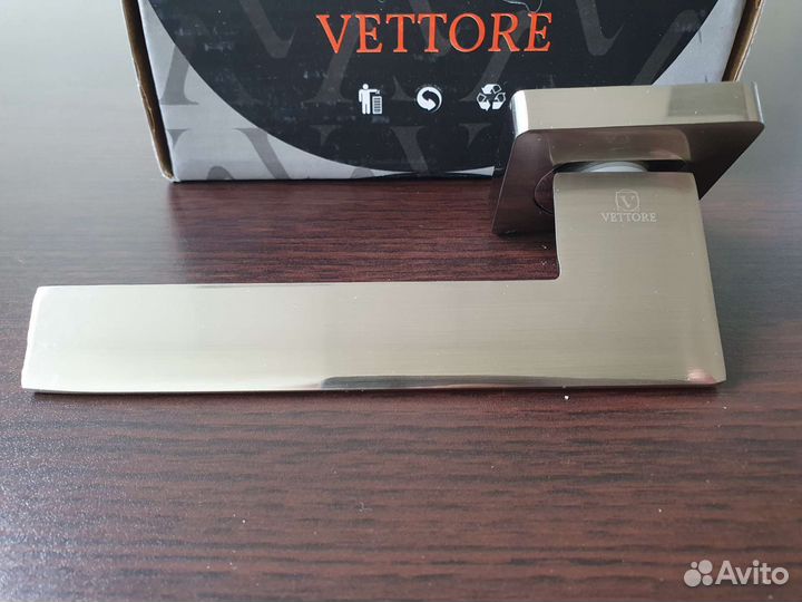 Комплект для меж/двери (ручка +завертка) новый