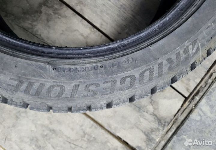 Bridgestone Blizzak Spike-02 215/50 R17 95V