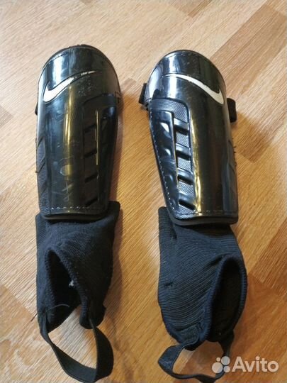 Футбольные щитки Nike