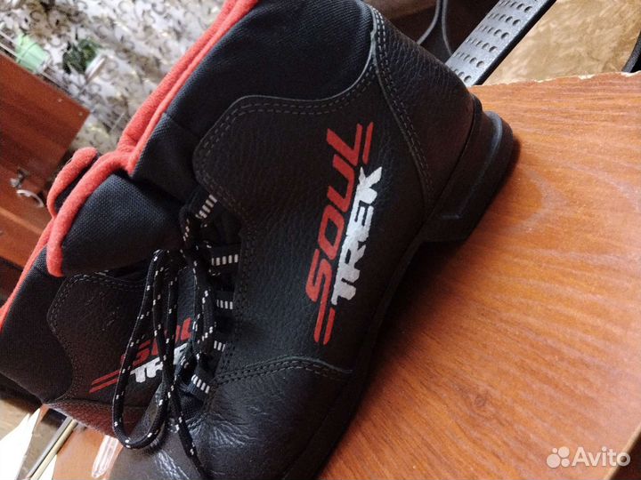 Лыжные ботинки