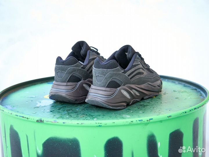 Кроссовки adidas yeezy boost 700 v2