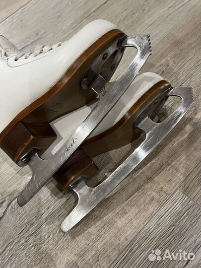 Коньки фигурные Axel