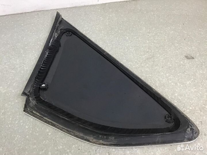 Стекло кузовное глухое правое Ford Focus III 2011