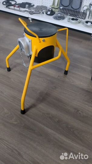 Правило с уровнем 2м для полусухой стяжки пола