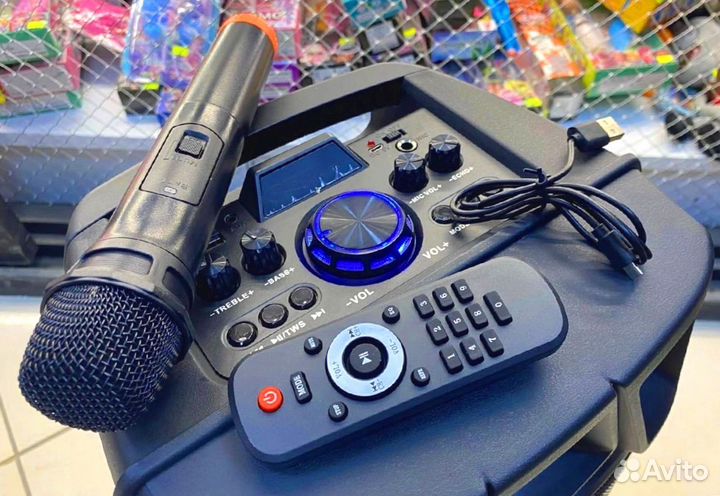 Музыкальная колонка с блютузом радио микрофон