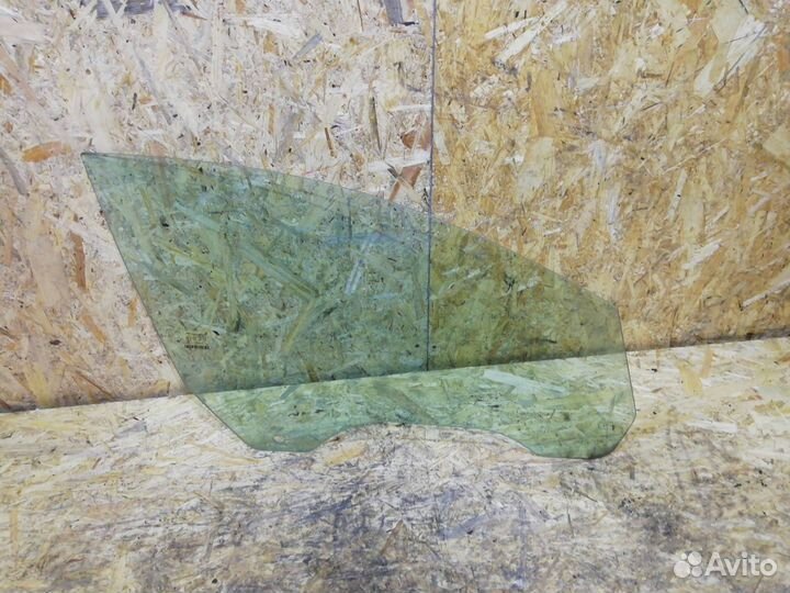 Стекло двери передней правой Mercedes-Benz