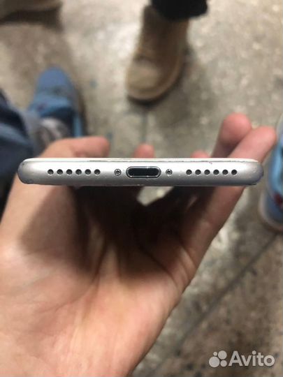 iPhone 8, 64 ГБ