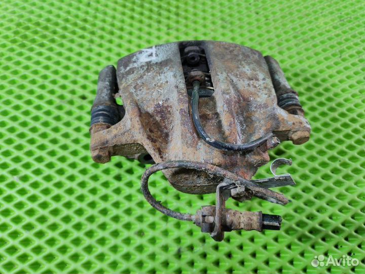 Суппорт передний правый Audi 100 c3