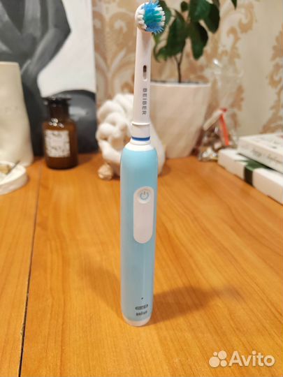Зубная щётка Oral-B pro 1