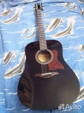 Акустическая гитара