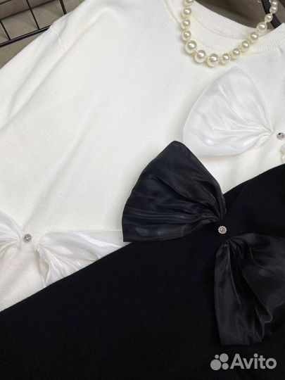 Свитер с бантами