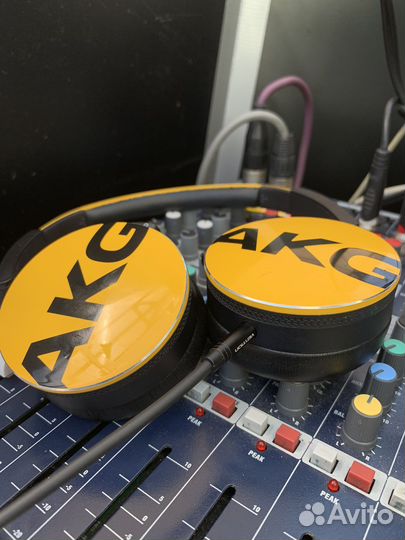 Наушники akg