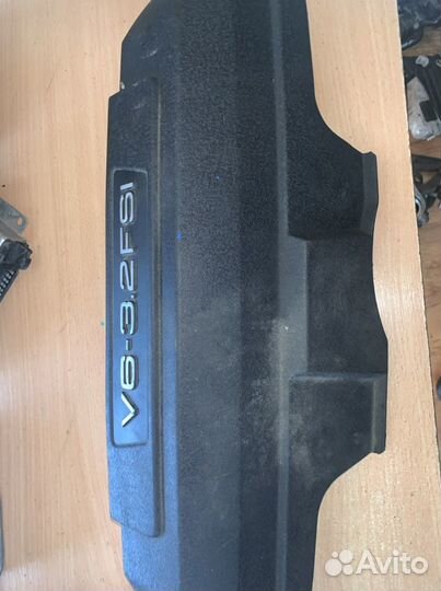 Накладка декоративная 3.2 V6 AUK на двигатель