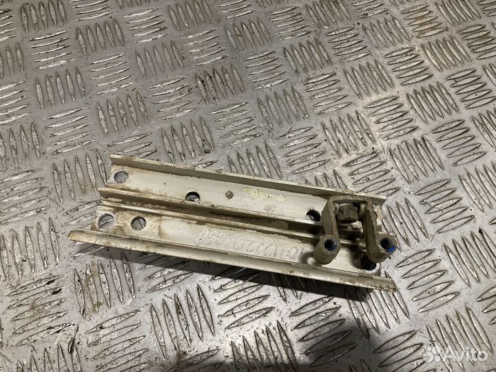 Кронштейн Volvo 21641263