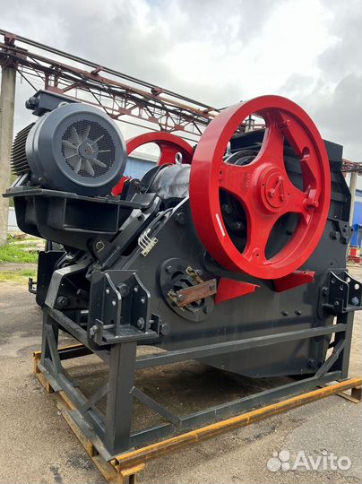Щековая дробилка с106