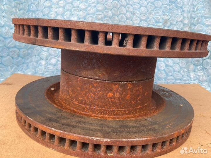 Тормозной диск Toyota Sequoia Platinum XK60 3urfe