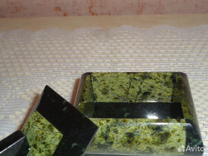 Шкатулка из змеевика