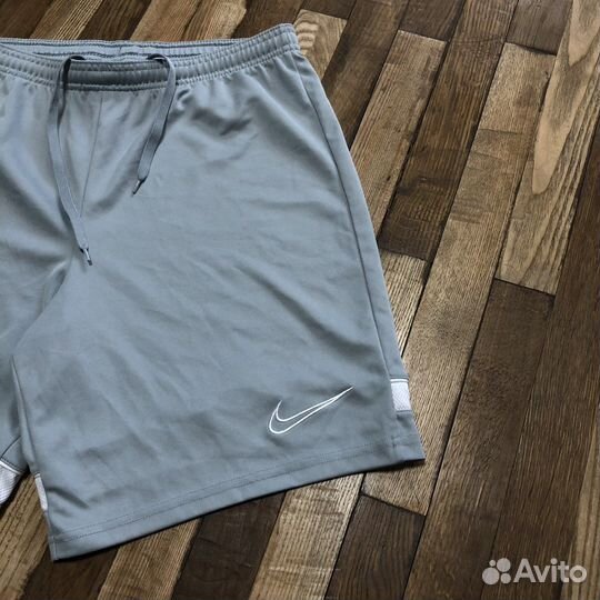 Лёгкие нежно-голубые шорты Nike M оригинал
