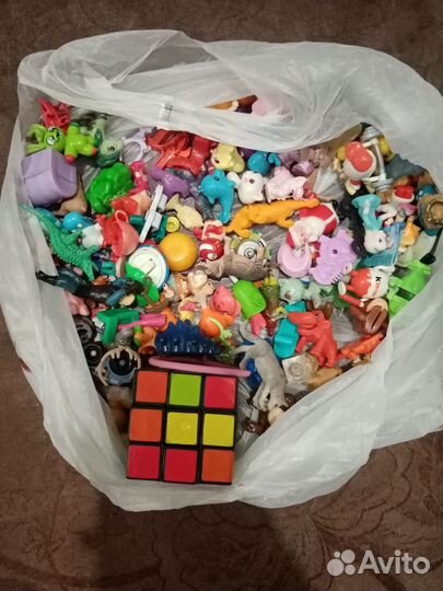 Игрушки из киндера пакетом