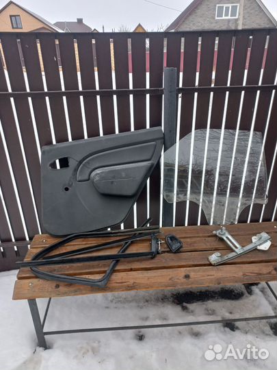 Дверная карта задняя правая Renault Logan