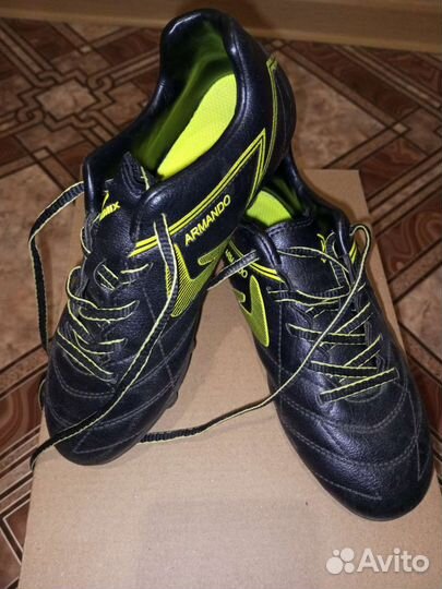 Футбольные бутсы