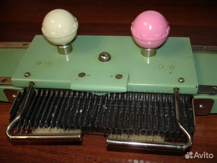 Продам вязальную машину 