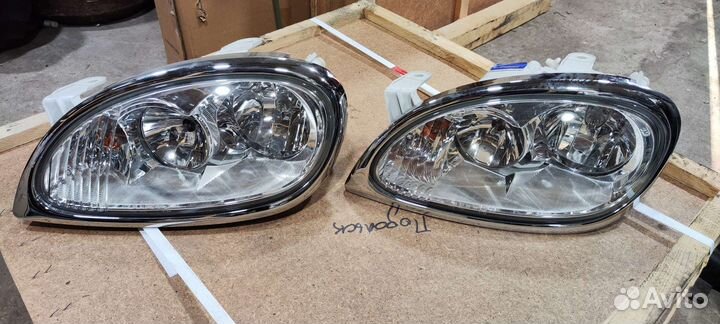 Фара левая газ 31105