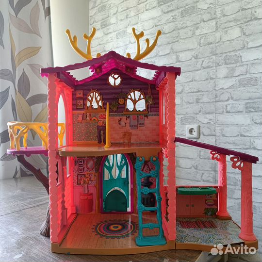 Энчентимолс дом и 11 кукол