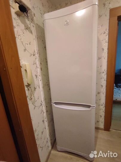 Холодильник indesit